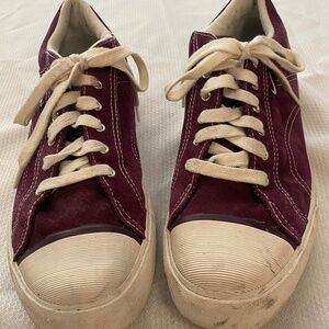 Vintage Nike Women’s athletic shoes / sneakers size 9 in purple suede